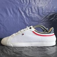 ราคา รองเท้า Tommy Hilfiger มือสองของแท้ Size 43/27.5 cm. (52351963925)