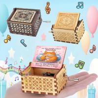 ราคา 1 ชิ้น แมวอบอุ่นใจกําลังกอดเป็ดในกล่องดนตรีไม้โบราณแบบมือหมุน เพลงธีมปลาในตู้ปลา ของขวัญวันหยุดสําหรับแม่ ของตกแต่งบ้านที่เป็นกล่องดนตรีและตุ๊กตา (43230995349)