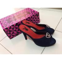 ราคา รองเท้าส้นสูง ยี่ห้อ Playboy (910404587)