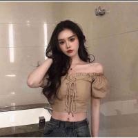 ราคา พร้อมส่ง #เสื้อครอปต่อแขนตุ๊กตา #แต่งด้วยรอยเชือกตาไก่ สายฝอต้องไม่พลาด มีซิปด้านข้าง สวมใส่สบาย (1651448145)
