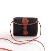 ราคา [กระเป๋ามือสอง] DELANE ของแท้! cross body หนังวัวแท้ 7นิ้ว สีดำ-น้ำตาล กระเป๋าสภาพดี กระเป๋าสะพายข้าง (12637449810)