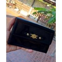 ราคา Versace มือ2 ของแท้ด้านนอกดูดี/ด้านในมีลอกsize 7*4 " (24607221673)
