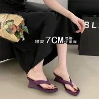 ราคา รุ่นหนังนุ่ม ~ Square Toe รองเท้าส้นสูงผู้หญิงส้นลิ่มสีม่วง Classy Flip-Toe รองเท้าแตะแฟชั่นจับคู่กระโปรง Soft Sole Flip @- (53460162316)