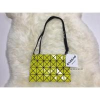 ราคา Issey Miyake baobao 4*6 crossbody bag สีเหลือง (6227309)