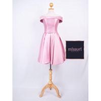 ราคา ชุดราตรีมือ 2 ชุดราตรีสั้นสีชมพู ผ้าไหมอิตาลี ปาดไหล่เรียบ เอวโบว์ เน้นเอวกระโปรงบานระบายเข้ารูปทรงสุ่มจับจีบรอบตัว (10614397050)
