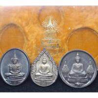 ราคา เหรียญพระแก้วมรกต ภปร เนื้อเงิน(ชุด 3 ฤดู)ฉลองวัดพระศรืๆ (ด้านหลังมีราชศรัทธา) 2525 พร้อมกล่อง (25752468087)