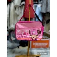 ราคา กระเป๋าสะพายใบใหญ่ลาย Chopper สีชมพู ป้ายห้อย✨ One piece ✨ (15399708504)