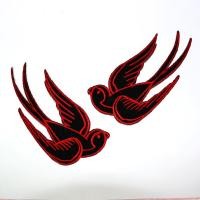 ราคา ตัวรีดนกนางแอ่นคู่ ปีก สีแดง งานปัก Swallow Bird Patch wop ลายสัก ตัวรีดติดเสื้อ ตัวรีดสัตว์ ตัวรีด นก อาร์ม ตัวรีดลายนก (4637101347)
