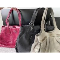 ราคา Coach กระเป๋าหนังโค้ช สีชมพูเข้ม สีดำ สีน้ำตาลทอง สภาพดี พร้อมใช้งาน มีร่องรอยการใช้งานทั่วไป (15045240187)
