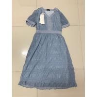 ราคา เดรสมือหนึ่งสีฟ้าอมเทาผ้าชีฟองลายดาว แต่งกระดุมมุกที่หน้าอก สวย ดูดี ออกงานได้ (17298810363)