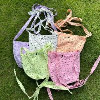 ราคา กระเป๋าสะพายข้างผู้หญิง ใบเล็ก ลายดอกไม้สีขาว (20689470565)