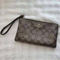 ราคา กระเป๋าคล้องมือ coach ไซส์ L ซิป มือสอง (47761510642)