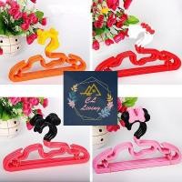 ราคา ใหม่ (5 ชิ้น) ไม้แขวนเสื้อเด็ก Mickey Minnie Hello Kitty Winnie the Pooh ไม้แขวนเสื้อน่ารัก (19689062390)
