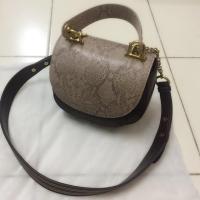 ราคา กระเป๋าสะพาย ยี่ห้อ LYN (927401922)