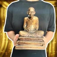 ราคา หลวงพ่อเกษม เขมโก สุสานไตรรัตน์ เนื้อทองเหลืองพิมพ์ฐานสี่เหลี่ยม (กว้าง5นิ้ว สูง7นิ้ว)ท่านเป็นพระอรหันต์สายอภิญญา B (16681498421)
