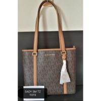 ราคา พร้อมส่ง! ของแท้ % MICHAEL KORS SADY SMALL TOP ZIP TOTE สี Brown / Acorn (1488706649)