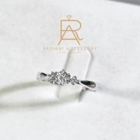 ราคา แหวนเงินแท้เม็ดชูฝังเพชร Moissanite 0.3 กะรัต ทรงกลม ประดับบ่าสองข้าง ชุบทองคำขาว (26737257067)