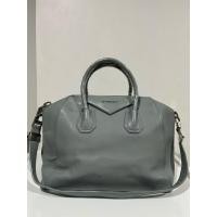 ราคา Givenchy Medium Leather Antigona two way Satchel in Grey แท้ (44168930982)