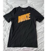 ราคา เสื้อยืด Nike กราฟิก สไตล์วินเทจ ไซส์ S (27543489234)
