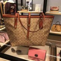ราคา MARKET TOTE IN SIGNATURE CANVAS Style No. 32714 #coachงานช็อป (2319191475)
