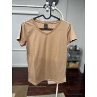 ราคา ยืดเปล่า Yuedpao เสื้อยืดคอวี แขนสั้น สีส้มอ่อน size S •มือสอง• สภาพดี (24989449417)