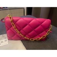 ราคา กระเป๋าสะพายข้าง มือสอง charles&keith สภาพดีมากก ถือได้และสะพายได้ (29028793364)
