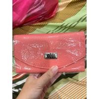 ราคา กระเป๋าสตางค์สีชมพูมือหนึ่ง (47703902995)