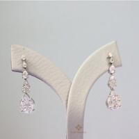 ราคา Gems Heritage ต่างหูเจ้าสาวหรือใส่ออกงานเพชรแท้ทรงหยดน้ำไล่ไซส์ดีไซส์เรียบหรูเม็ดบนแยกใส่แบบติดหูเม (56709974114)
