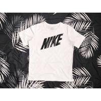 ราคา เสื้อกีฬามือสอง NIKE DRI-FIT สีขาว แท้ (22570372169)