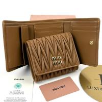 ราคา กระเป๋าสตางค์ MIU MIU รุ่น 5MH033 AFPP (Tri-fold) สี Caramel ของแท้ 100% (43914306276)