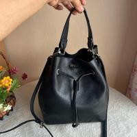 ราคา Furla แท้ ครอสบอดี้ขนมจีบหนังแท้ สภาพดี มีร่องรอยใช้งานมือสองทั่วไป สายยาวเดิม 8.5 นิ้วกว้าง 5 นิ้วสูง 9.5 นิ้ว 490 บาท (26836014959)
