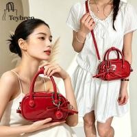 ราคา พร้อมส่ง กระเป๋าสะพายข้างสีแดงสำหรับผู้หญิงใบนี้มีสไตล์ย้อนยุค เหมาะสำหรับงานแต่งงาน ออกเดท และใช้เดินทางไปทำงาน-TN (56059342708)