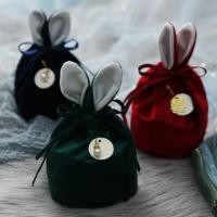 ราคา ถุงผ้า แบบนุ่ม หูกระต่าย ถุงหูรูด พร้อมป้ายห้อย+ไข่มุก/จี้ ใส่ของชำร่วย ของขวัญ ผลไม้ ลูกอม ขนม งานแต่ง ตรุษจีน (42401408616)