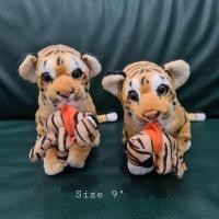 ราคา ตุ๊กตาเสือ เสือเหมือนจริง เสือคาบลูก ขนนุ่ม ไซส์ 9 นิ้ว (14128952938)
