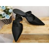 ราคา รองเท้า​ charles & keith size​ 40​ แท้​ มือสอง​ ส่งฟรี (26419365509)