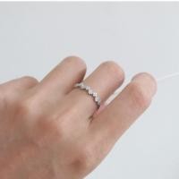 ราคา [พร้อมส่ง] แหวน Alternating crystal flowers ring (ห่อของขวัญฟรี) (7805956522)