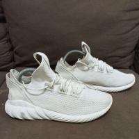 ราคา รองเท้า adidas tubular มือสอง ไซส์ 42 (29615190939)