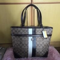 ราคา Coach ทรงช้อปปิ้งสวยๆ ถือก็เก๋ (3710778219)