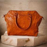 ราคา กระเป๋า CAPACCI มือสอง *NET PRICE NO NEGO* (27936906782)