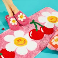 ราคา ( พร้อมส่ง ) Wiggle Wiggle Floor Mat (L) พรมเช็ดเท้าทรงยาวกันลื่น ลาย Smile We Love Pink (51055106600)