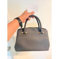 ราคา กระเป๋าถือคล้องแขน CHARLES & KEITH ของแท้มือสอง (42579422315)