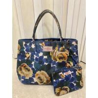 ราคา ส่งต่อกระเป๋า Cath Kidston Oxford Rose Embossed Handbag (16067060036)