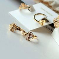 ราคา ต่างหู Tory Burch แท้10000% ใส่1ครั้งค่ะ (43860412306)