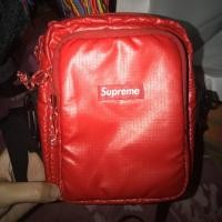 ราคา ฟรีค่าส่ง Used Supreme fw17 red color (6519905338)