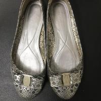 ราคา รองเท้า ferragamo ลายฉลุ (2311165942)