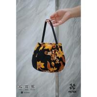 ราคา กระเป๋าผ้าทรงฟักทอง ลายปาเต๊ะ (25255908120)