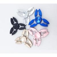 ราคา อลูมิเนียมอัลลอยด์ Finger Spinner Gyro สามเหลี่ยมปู HandSpinner นิ้ว Gyro โลหะผ่อนคลายของเล่นผู้ใหญ่ของเล่นโต๊ะของเล่นสําหรับเด็ก (45306014181)