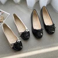ราคา รองเท้าตุ๊กตาไซส์ใหญ่ มีโบว์ - 41 42 43 (46107236891)
