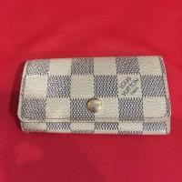 ราคา Louis Vuitton 4-key holder มือสอง แท้ % (810381816)