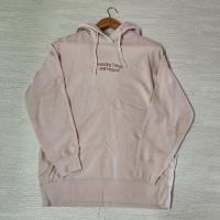 ราคา (โค้ดแฟชั่น 30% เหลือ 203) Uniqlo UT Sweater Hoodie เสื้อสเวตเตอร์ มีฮู้ด สีชมพูอ่อน Size L ชาย มือ2 (29226151309)